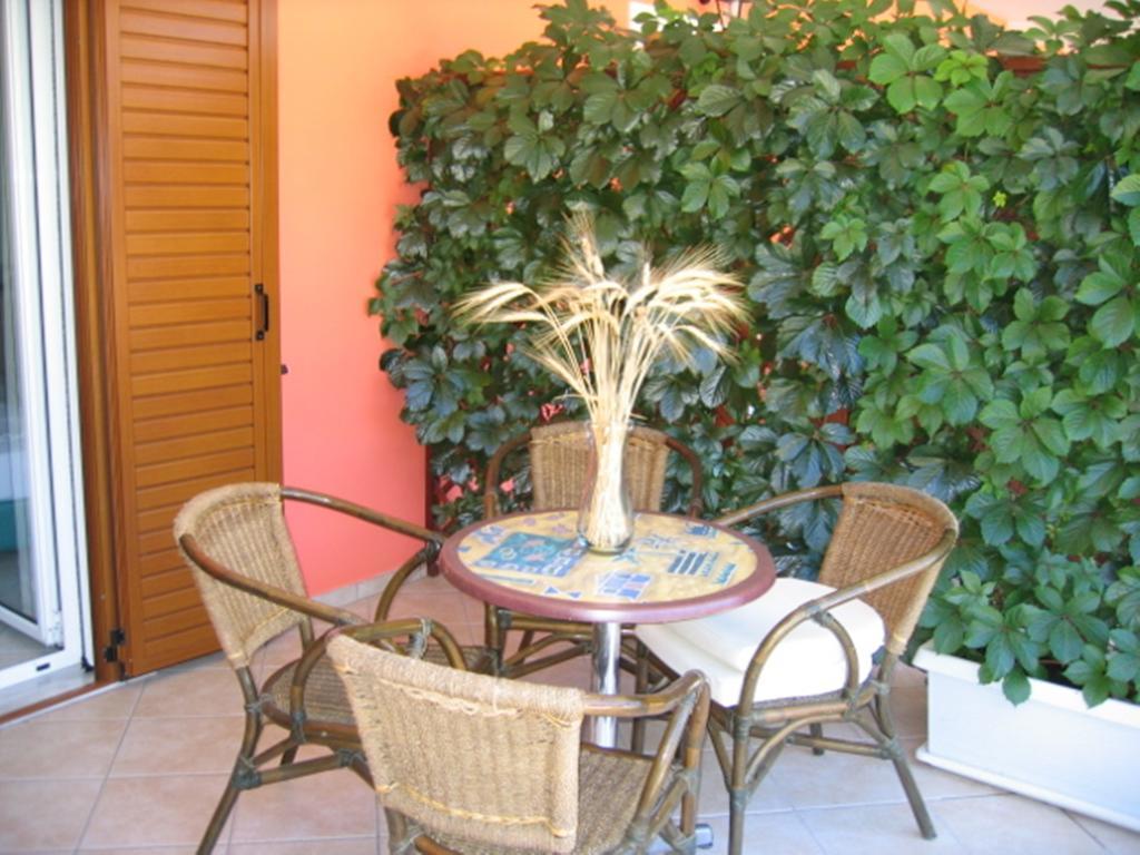 Nikas Villa Orange Apartments Parga Rum bild